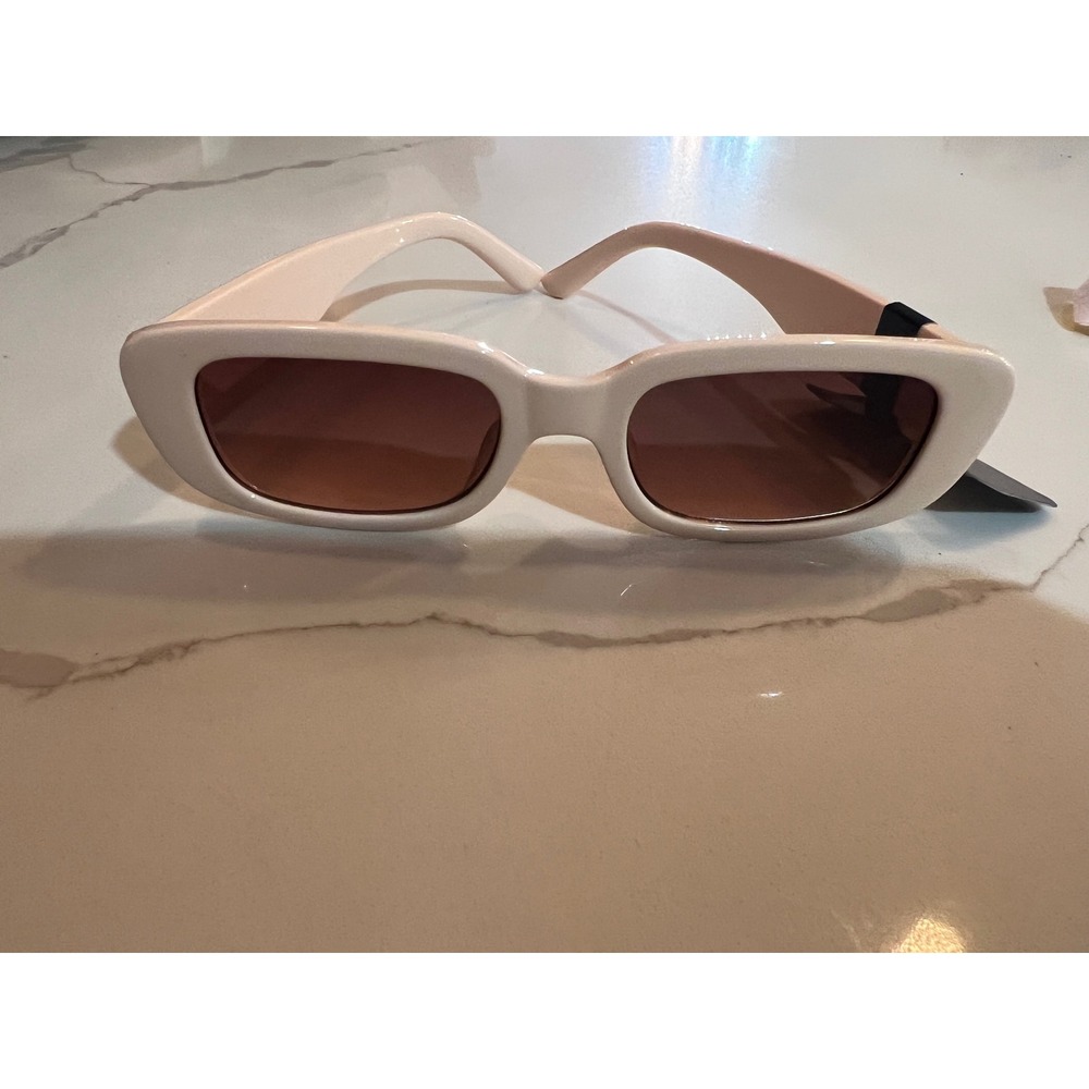 House of Harlow 1960 Cream Rectangle Sunglasses with Brown Lenses NWT